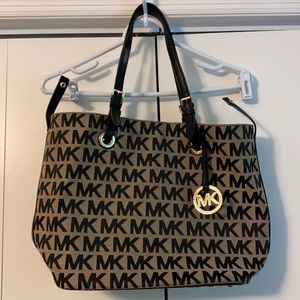 Michael Michael Kors Signature Jet Set Purse